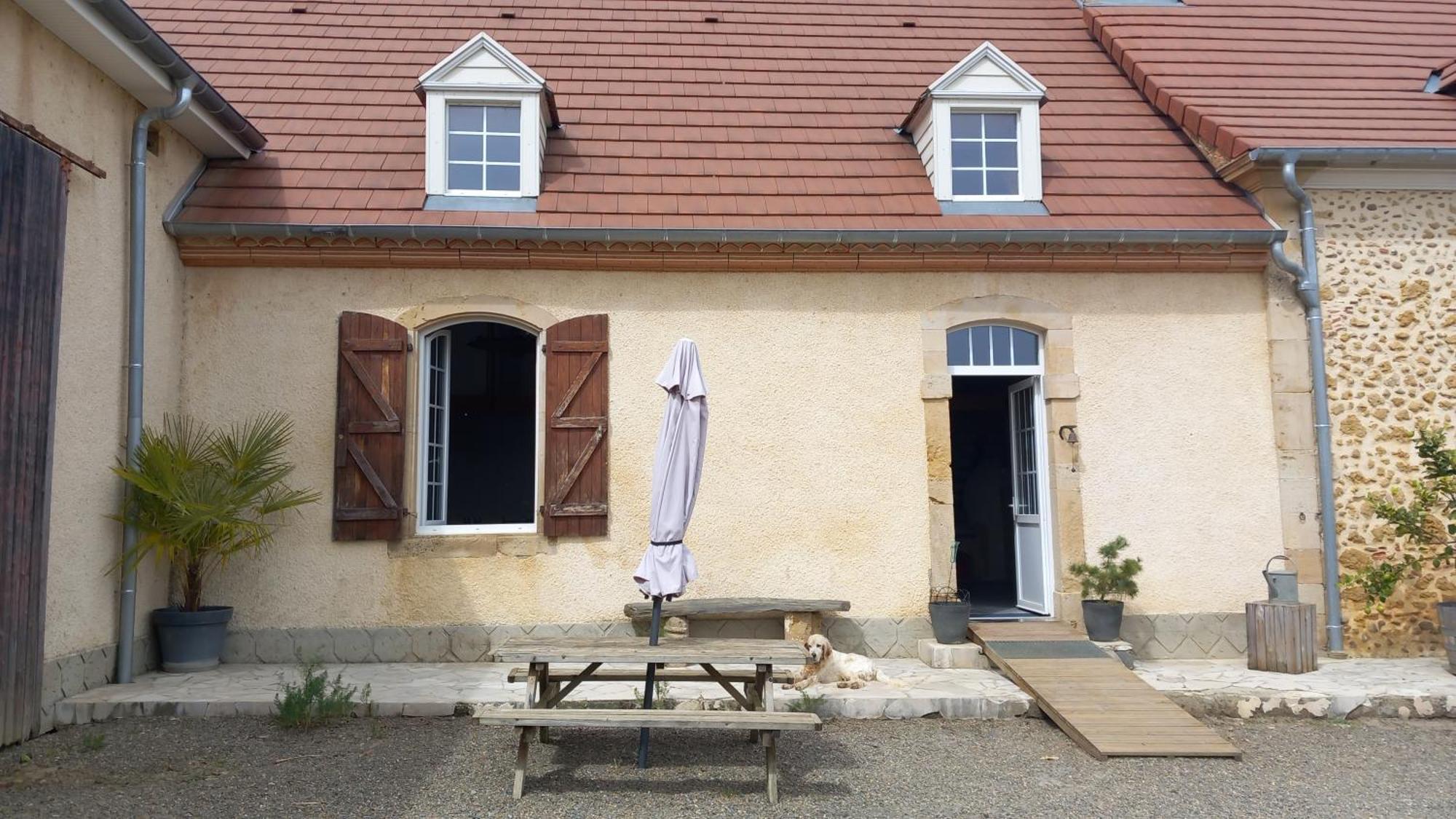 Gite A La Ferme Bassillon-Vauze Ngoại thất bức ảnh